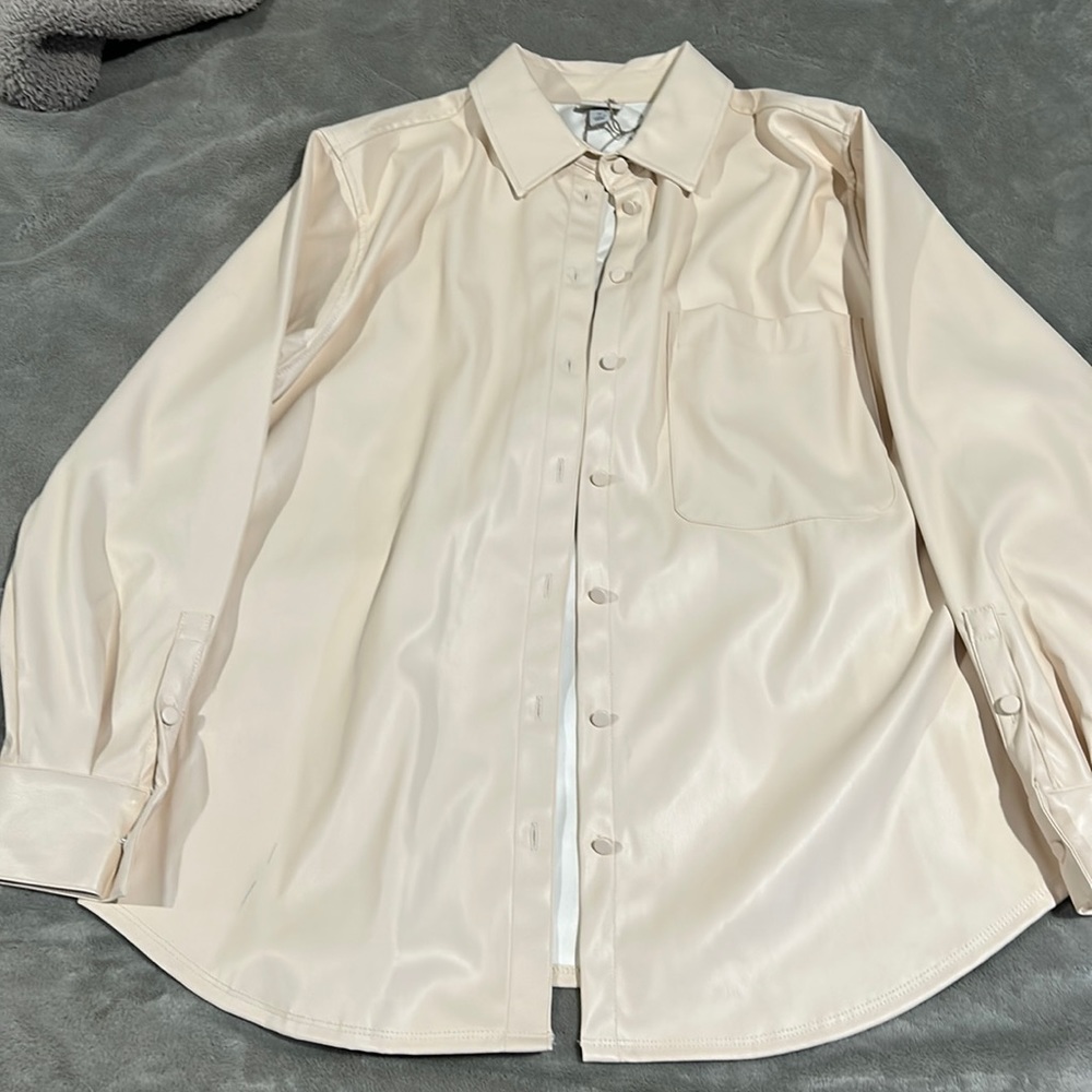 A new day leather shaket size medium NWT
